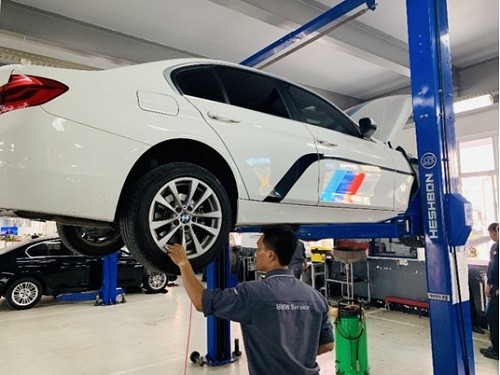 Xe BMW đang được chăm sóc, bảo dưỡng tại Quảng Ninh.