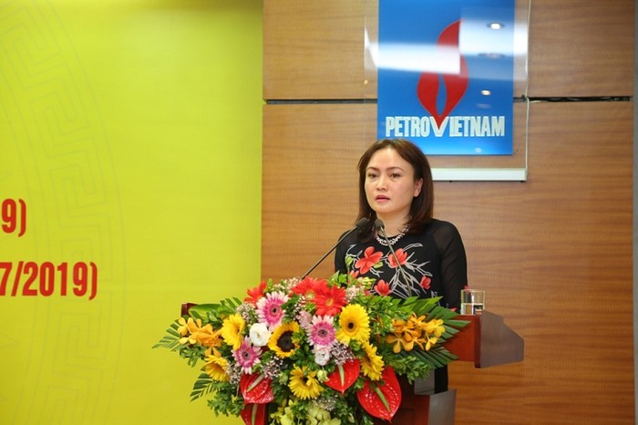 Chủ tịch Công đoàn Dầu khí Việt Nam - bà Nghiêm Thùy Lan phát biểu khai mạc Lễ kỷ niệm.