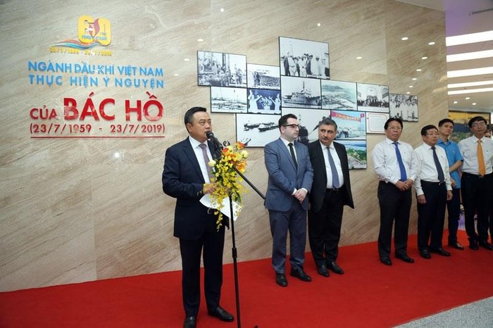 Chủ tịch Hội đồng thành viên PVN Trần Sỹ Thanh phát biểu khai mạc triển lãm.