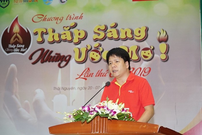 Giám đốc Văn phòng Miền Bắc - Chủ tịch Hội Liên hiệp Thanh niên Vietjet - Anh Dương Hoài Nam phát biểu tại chương trình.