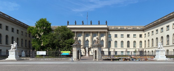 Cổng chính vào HU Berlin.