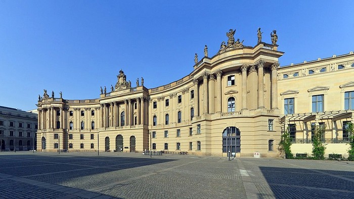 Tòa nhà thư viện cũ, nay là khoa Luật của HU Berlin.
