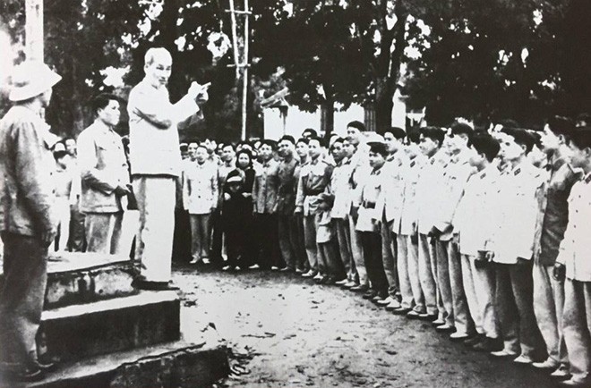 “Công an phải là đầy tớ dân. Đã là đầy tớ dân thì Công an phải ra sức bảo vệ nhân dân, ra sức phục vụ nhân dân”. – Chủ tịch Hồ Chí Minh.