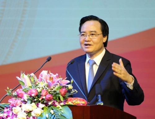 Bộ trưởng Bộ Giáo dục và Đào tạo Phùng Xuân Nhạ phát biểu tại hội nghị. Ảnh: Xuân Phú