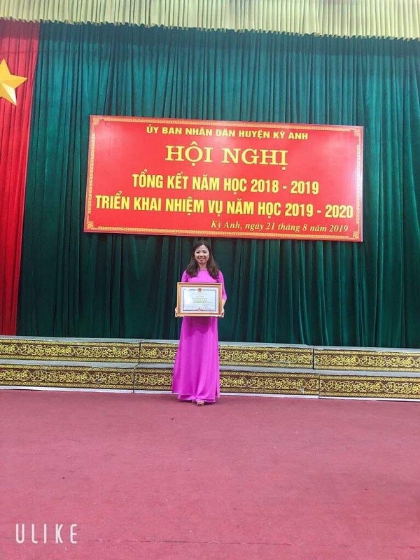 Năm học 2018-2019, cô Nguyễn Thị Thúy Hằng được Chủ tịch Ủy ban nhân dân tỉnh Hà Tĩnh tặng Bằng khen.