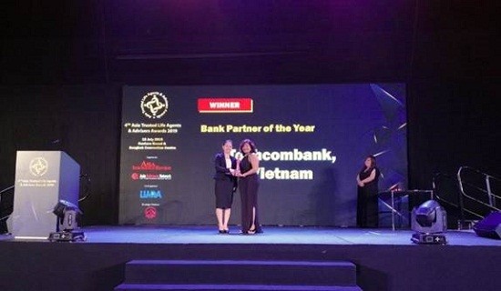 Ngân hàng Techcombank vừa được trao tặng giải thưởng “Dịch vụ Bảo hiểm ngân hàng tốt nhất”.