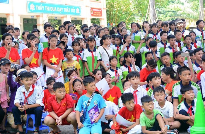Chương trình “Strong Vietnam” ngày đầu tiên đã thu hút hàng nghìn các em học sinh, thầy cô giáo và cha mẹ phụ huynh. Ảnh: Công Tiến.