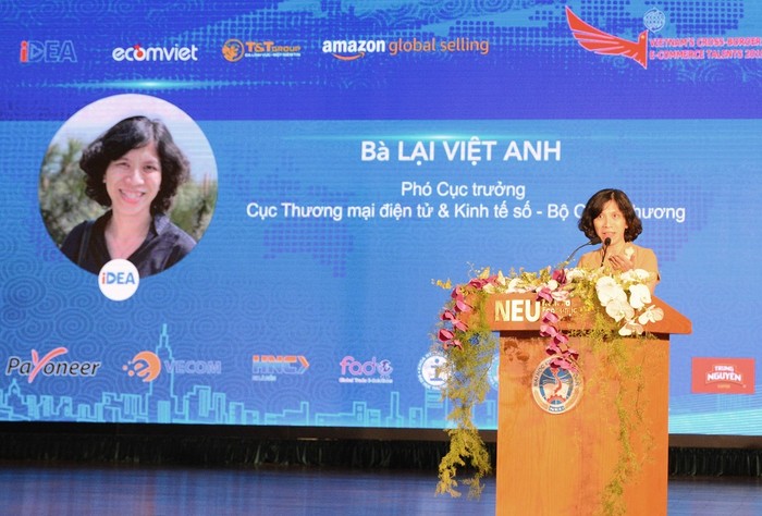 Bà Lại Việt Anh, Phó Cục trưởng Cục Thương mại điện tử và Kinh tế số phát biểu về ý nghĩa cuộc thi. Ảnh: Công Tiến.