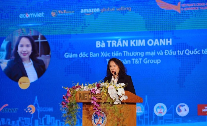 Bà Trần Kim Oanh, Giám đốc Ban Xúc tiến thương mại và đầu tư quốc tế của Tập đoàn T&amp;T Group có chia sẻ tại cuộc thi. Ảnh: Công Tiến.