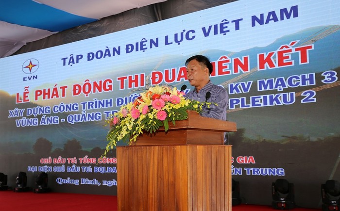 Ông Đoàn Đức Hồng – Tổng Giám đốc Tổng công ty Cổ phần xây dựng điện Việt Nam, đại diện các nhà thầu xây lắp phát biểu.