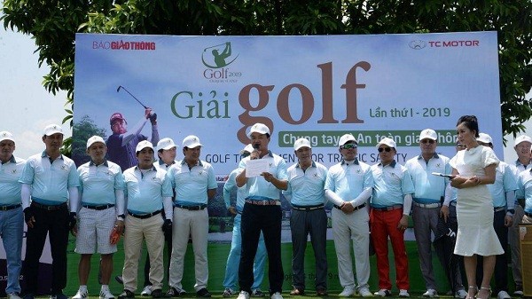Ông Nguyễn Bá Kiên, Tổng Biên tập Báo Giao thông, Trưởng Ban Tổ chức Giải Golf gây quỹ Chung tay vì ATGT 2019 phát biểu khai mạc.