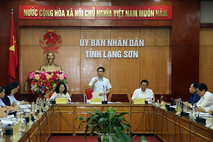 Phó Thủ tướng Chính phủ Vũ Đức Đam phát biểu tại buồi làm việc với Ủy ban nhân dân tỉnh Lạng Sơn. Ảnh: VGP/Đình Nam