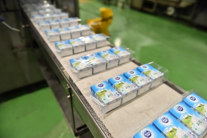 Mỗi hộp sữa tươi Cô Gái Hà Lan trước khi đến tay người dùng đều phải trải qua quy trình sản xuất nghiêm ngặt.