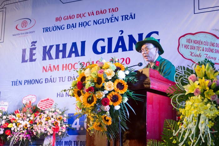 Tiến sĩ Nguyễn Tiến Luận phát biểu khai giảng năm học 2019-2020 của Trường đại học Nguyễn Trãi.