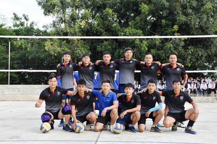 Đội bóng chuyền nam Trường trung học phổ thông Lương Thế Vinh đã dành ngôi vị Á quân môn Bóng chuyền nam mùa giải năm 2019. Ảnh: HN.