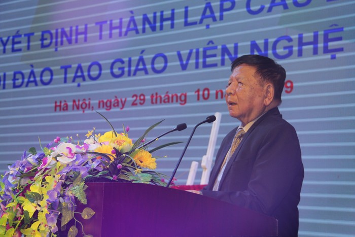 Phó giáo sư, Tiến sĩ Trần Xuân Nhĩ - Phó Chủ tịch Hiệp hội phát biểu tại hội thảo.