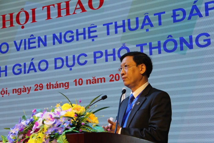 Phó giáo sư, Tiến sĩ Đào Đăng Phượng - Bí thư Đảng ủy, Hiệu trưởng nhà trường phát biểu chia sẻ tại buổi hội thảo.
