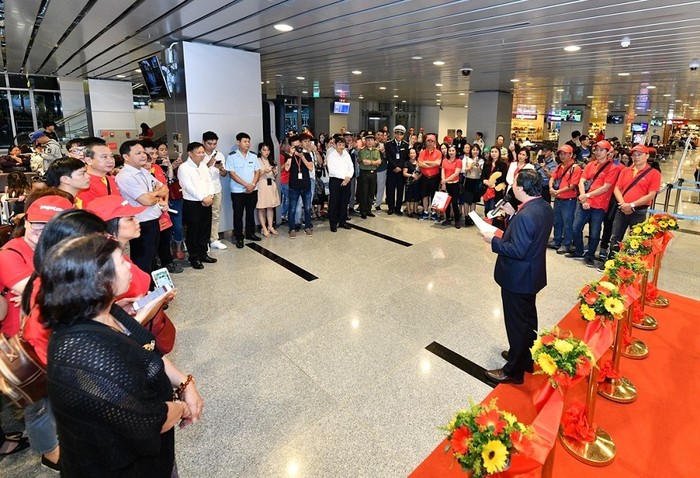 Phó Tổng Giám đốc Vietjet Nguyễn Đức Thịnh, phát biểu khai trương đường bay mới tại sân bay quốc tế Đà Nẵng.