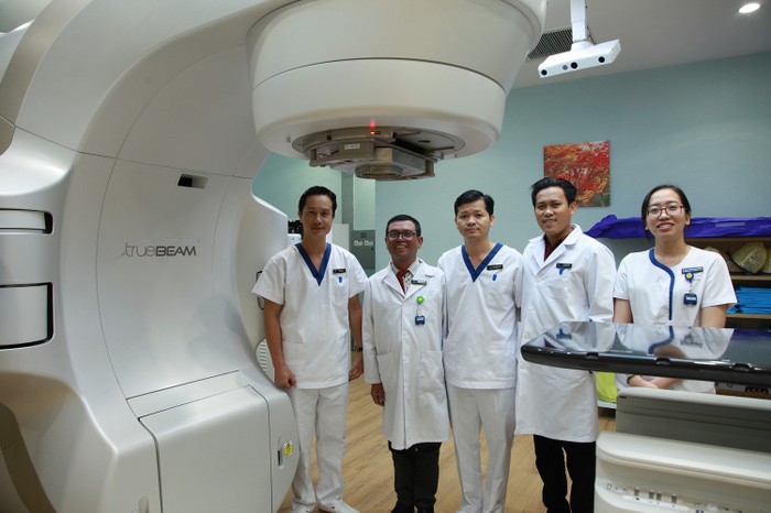 Khoa Ung bướu – Bệnh viện Vinmec Central Park sở hữu hệ thống máy xạ trịTruebeam hiện đại hàng đầu Đông Nam Á có khả năng thực hiện các phương pháp xạ trị tân tiến, hiệu quả.