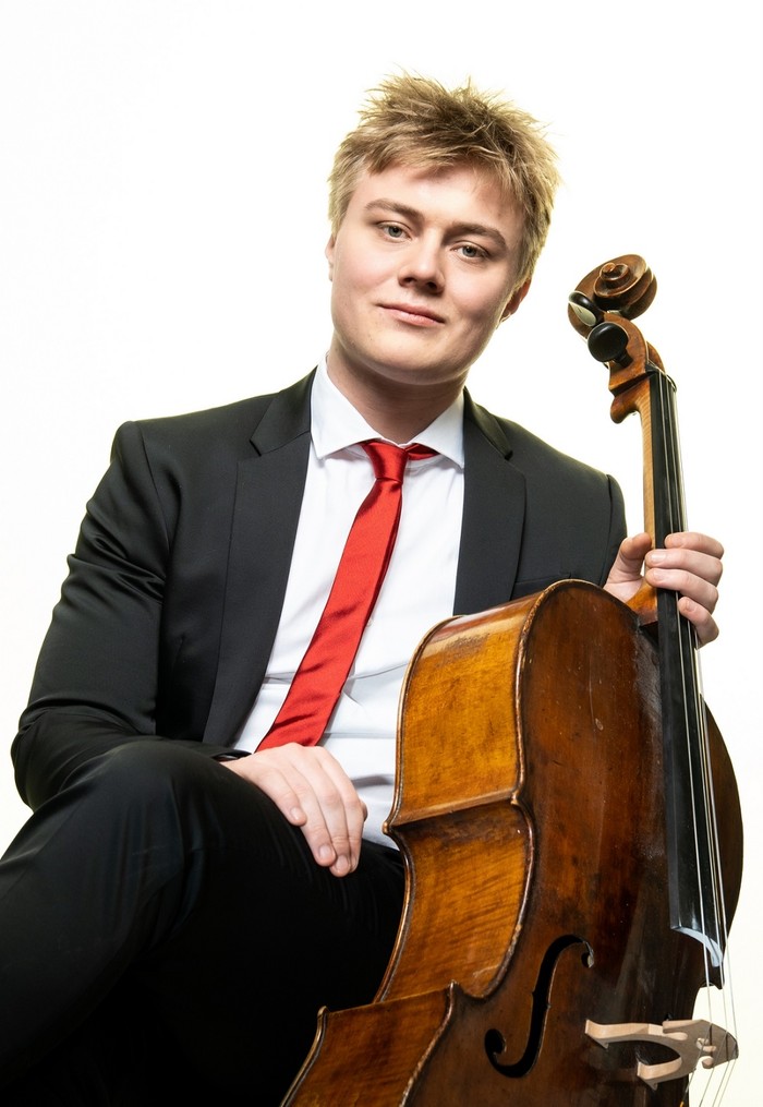 Nghệ sĩ cello trẻ Jonathan Swensen.