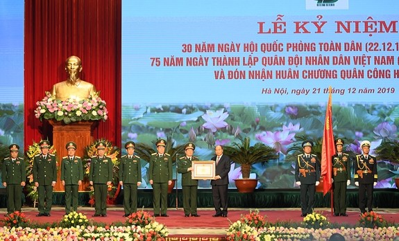 Thủ tướng Nguyễn Xuân Phúc trao Huân chương Quân công hạng Nhất tặng Quân đội Nhân dân Việt Nam. Ảnh minh họa: Báo Quân đội Nhân dân.