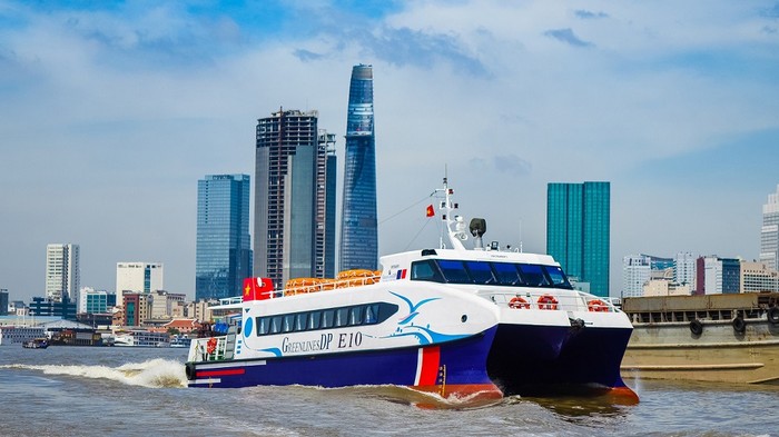 GreenlinesDP là đơn vị chuyên cung cấp các loại tàu cao tốc phục vụ vận tải hành khách cho các vùng trọng điểm như Thành phố Hồ Chí Minh, Cần Giờ, Vũng Tàu...