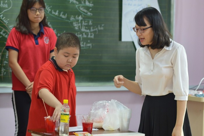 Các thầy cô giáo trường Pascal tham gia các tiết dạy Hội giảng, thi đua chào mừng ngày Nhà giáo Việt Nam 20/11.