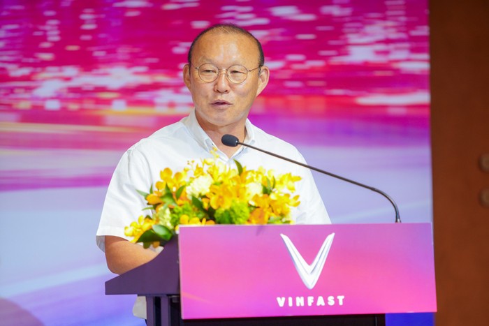 Huấn luyện viên Park chia sẻ câu chuyện thành công của các thương hiệu ô tô Hàn Quốc và tin tưởng VinFast cũng sẽ giúp ngành công nghiệp ô tô Việt Nam cất cánh.