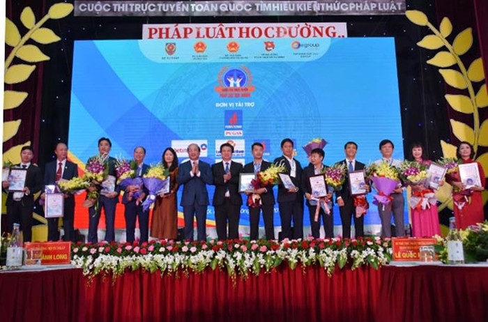 Tổng công ty Khí Việt Nam - PV GAS thể hiện trách nhiệm với cộng đồng qua cuộc thi “pháp luật học đường”.
