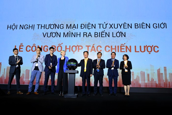 Nhằm mục tiêu nâng tầm thương hiệu Việt ra thị trường Quốc tế, hỗ trợ các doanh nghiệp và người bán hàng đẩy mạnh kinh doanh, xuất khẩu, Amazon đã chính thức gia nhập thị trường Việt Nam, hợp tác với T&amp;T Group và Ngân hàng SHB trong thúc đẩy phát triển thương mại điện tử.