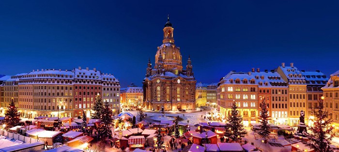 Chợ Noel bên quảng trường nhà thờ Đức Bà ở thủ phủ Dresden, tiểu bang Sachsen.