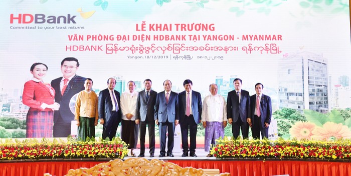 Lãnh đạo 2 tập đoàn tại Lễ ký kết hợp tác toàn diện của HDBank – Viettel Global với cam kết tài trợ cho dự án viễn thông Mytel tại Myanmar.