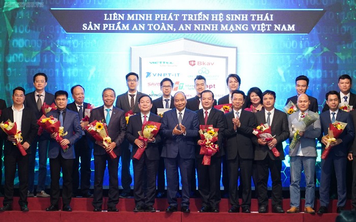 Thủ tướng dự lễ ra mắt Liên minh phát triển hệ sinh thái sản phẩm an toàn, an ninh mạng Việt Nam.