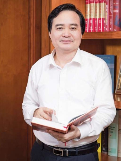 Giáo sư Phùng Xuân Nhạ, Bộ trưởng Bộ Giáo dục và Đào tạo.