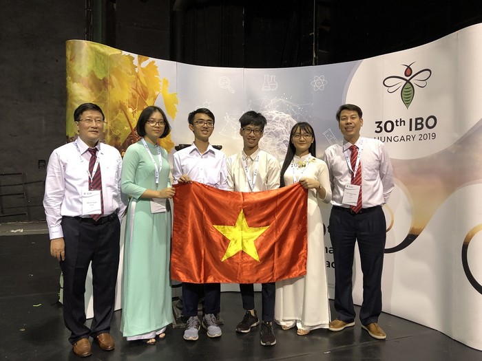 Trong kỳ thi Olympic Sinh học quốc tế năm 2019, đoàn Việt Nam cả 4/4 thí sinh dự thi đều đoạt huy chương, gồm: 1 Huy chương Bạc và 3 Huy chương Đồng (Ngồn ảnh: Bộ Giáo dục và Đào tạo)