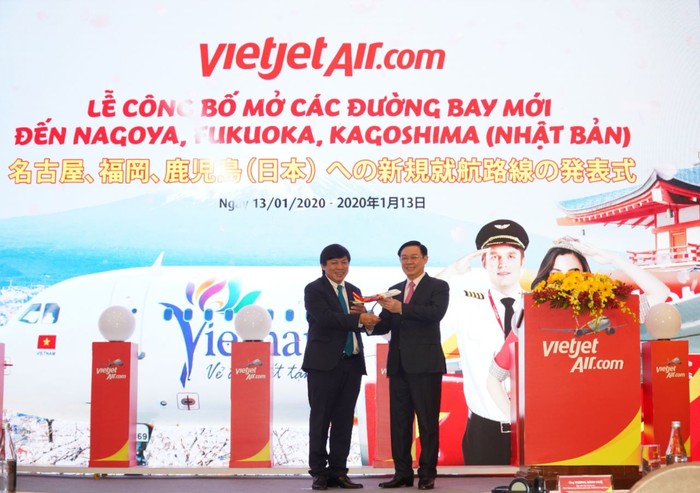 Phó Chủ tịch Hội đồng quản trị Vietjet - ông Nguyễn Thanh Hùng cảm ơn các cơ quan chính phủ hai nước đã ủng hộ Vietjet trong hành trình mở rộng mạng bay.