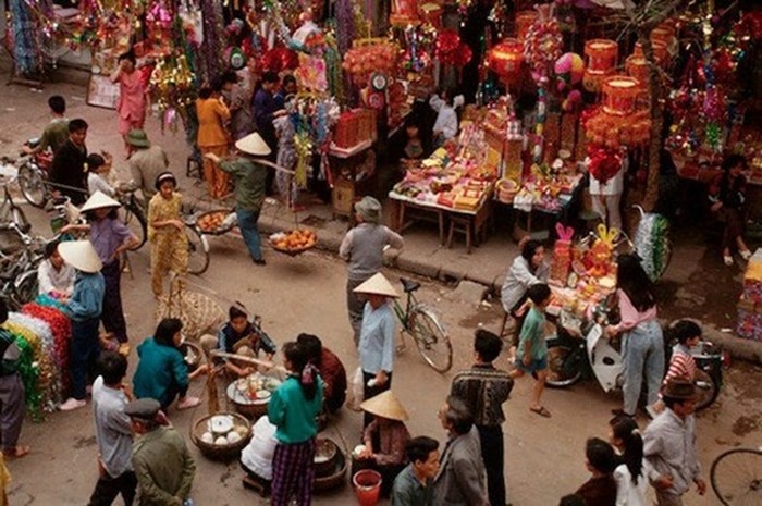 Chợ Tết ngày xưa (Ảnh minh họa: thethaovanhoa.vn).