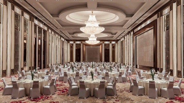 Phòng Grand Ballroom của Sheraton Grand Đà Nẵng Resort có trần cao nhất Việt Nam lên đến 12,75m.