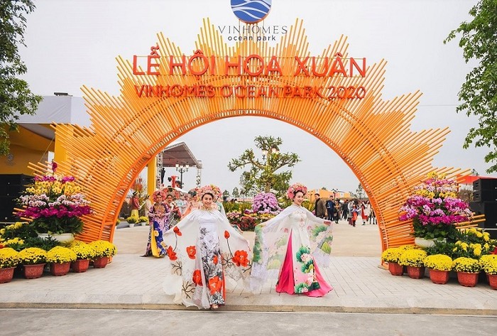 Lễ hội hoa đào truyền thống lớn nhất Việt Nam của Vinhomes Ocean Park (Hà Nội).