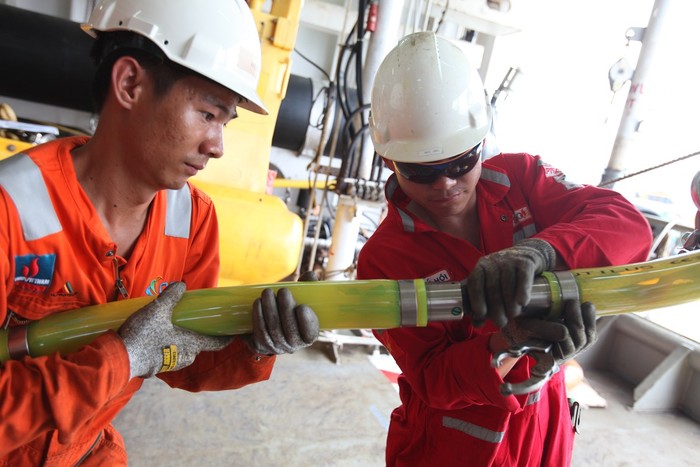 Người lao động dầu khí luôn chắt chiu, tiết kiệm và nâng cao hiệu quả lao động (Ảnh: Nguyễn Bảo Sơn).
