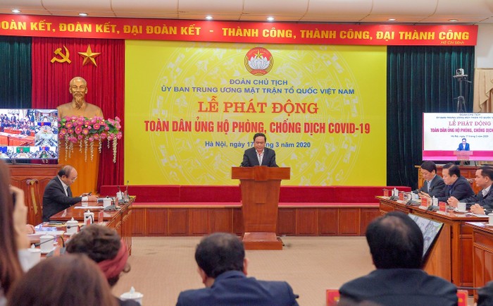 Bí thư Trung ương Đảng Trần Thanh Mẫn, Chủ tịch Uỷ banTrung ương Mặt trận Tổ quốc Việt Nam đọc lời kêu gọi phát động toàn dân ủng hộ phòng, chống dịch COVID-19.
