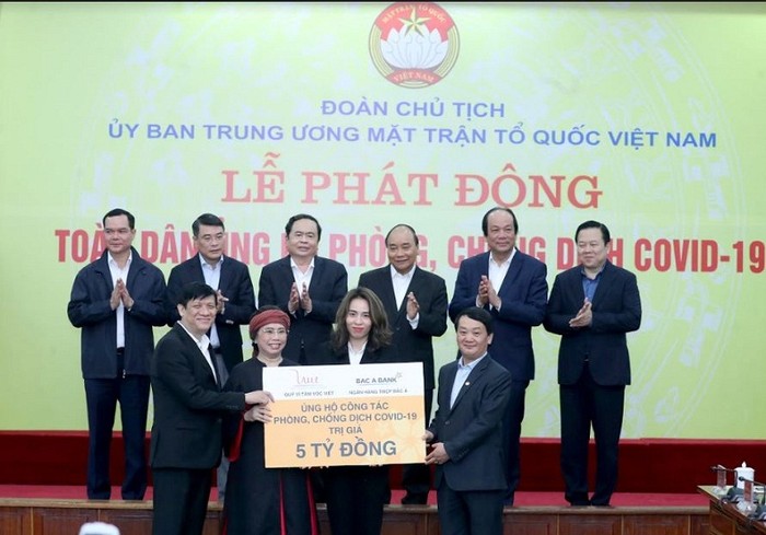 BAC A BANK trao tặng 5 tỷ đồng tới đại diện Mặt trận Tổ quốc Việt Nam và Bộ Y tế nhằm góp sức phòng chống dịch COVID - 19.