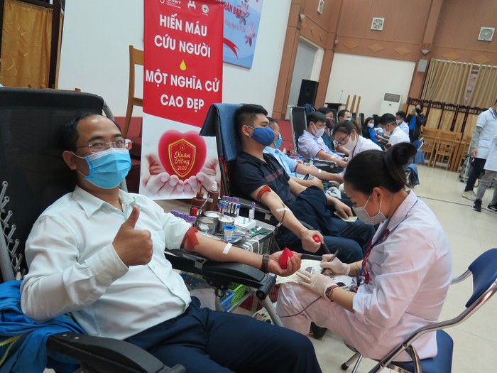 Công đoàn Cơ quan Bảo hiểm xã hội Việt Nam tổ chức chương trình hiến máu tình nguyện “Hiến máu an toàn - đừng ngại Covid”.