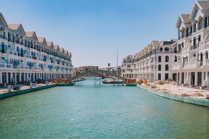 Hình ảnh thực tế tại dự án cho thấy kênh đào Venice đang ở trong những công đoạn hoàn thiện cuối cùng.