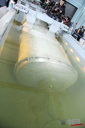 Kiểm tra kha năng chịu nước của ống chứa tên lửa