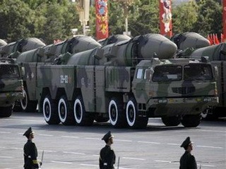 Tên lửa Trung Quốc trong một cuộc duyệt binh - Ảnh: Reuters