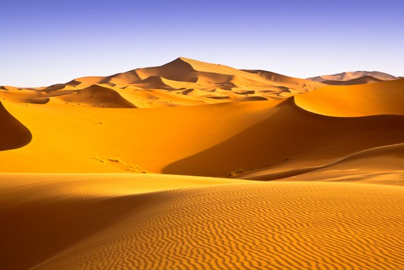 Đây là hình ảnh nhiều người nghĩ về hoang mạc Sahara: một biển các đụn cát. Trên thực tế, địa hình ở đây khá đa dạng.