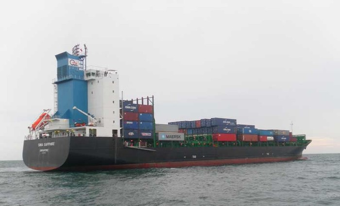 Tàu chở container thường xuyên ra vào cảng Vũng Tàu là nỗi lo thường trực của các ngư dân khi đánh cá trên vùng biển Vũng Tàu.