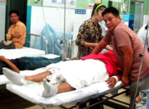 2 sĩ quan Vinh và Phú vẫn còn đang được điều trị tích cực tại bệnh viện