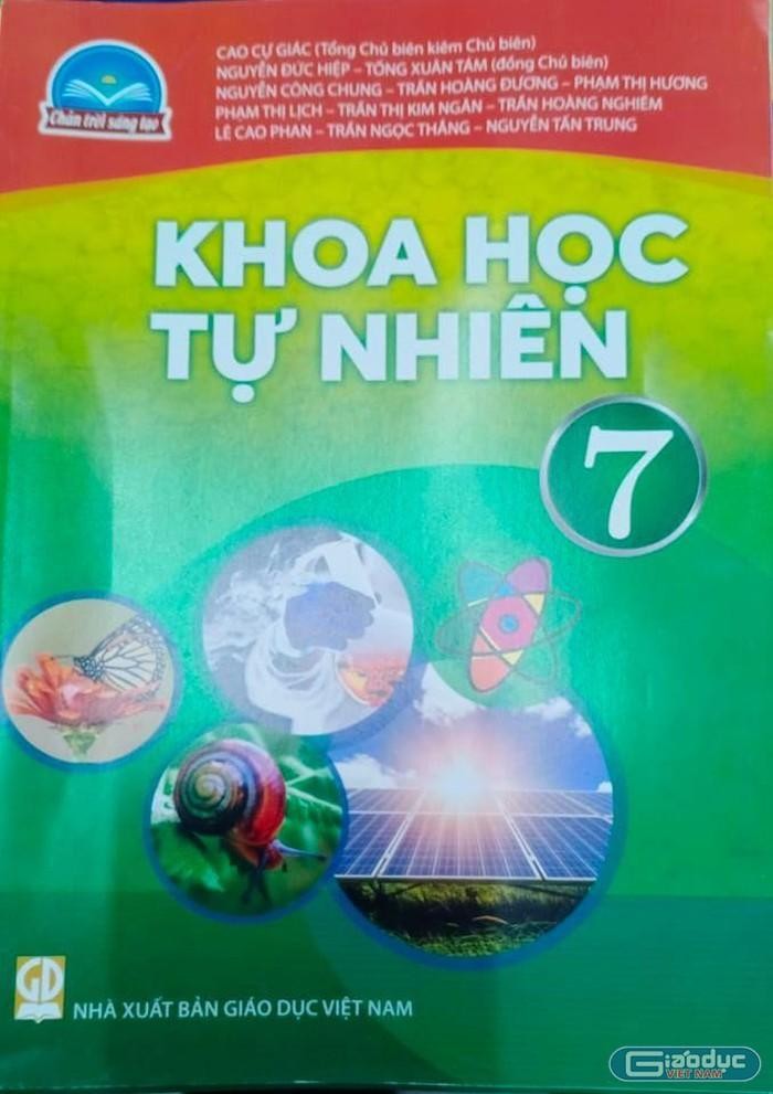Sách giáo khoa Khoa học tự nhiên lớp 7 của Nhà xuất bản Giáo dục Việt Nam. (Ảnh: Nhật Duy).